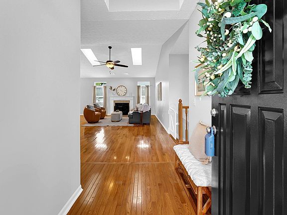 4th image of 2484 Alisons St
