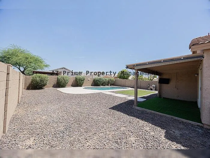 1710 E Oakland St — Photo 23