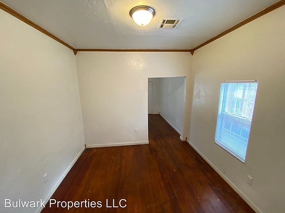 4th image of 114 SW 23rd St