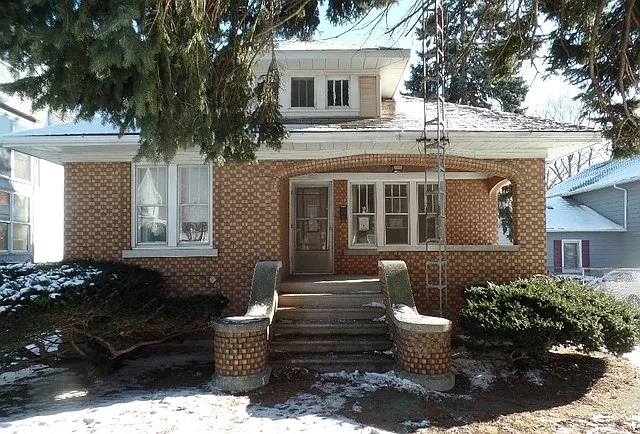 222 Comstock St photo 1