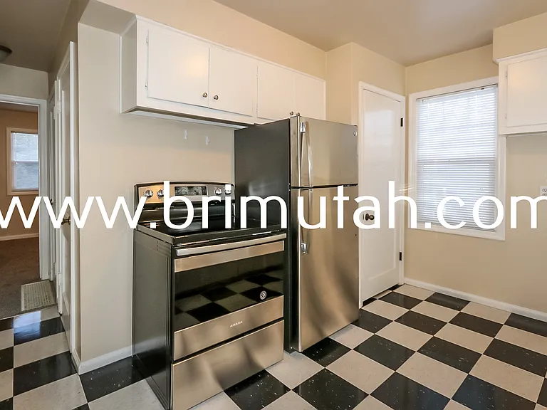 1105 E Laird Ave — Photo 5