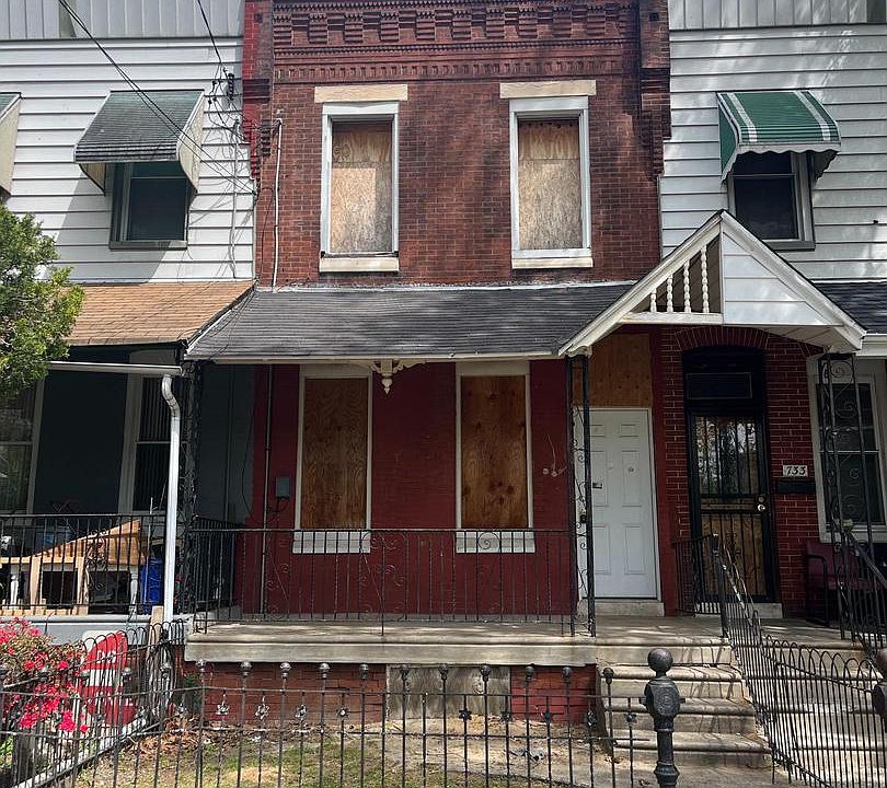 1st image of 735 N Holly St