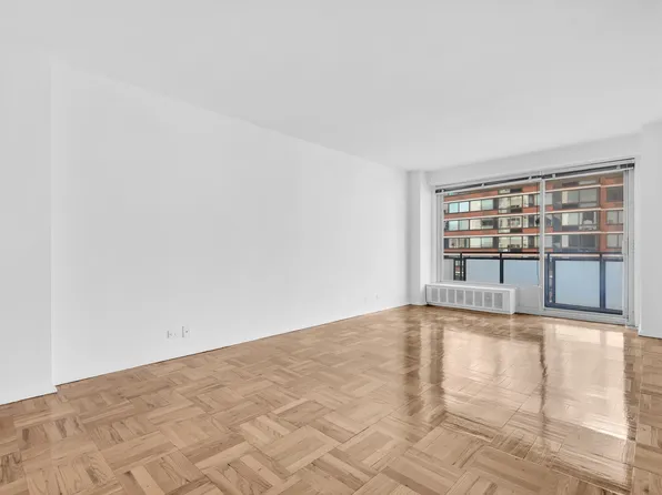 300 East 40th Street image 1 of 5