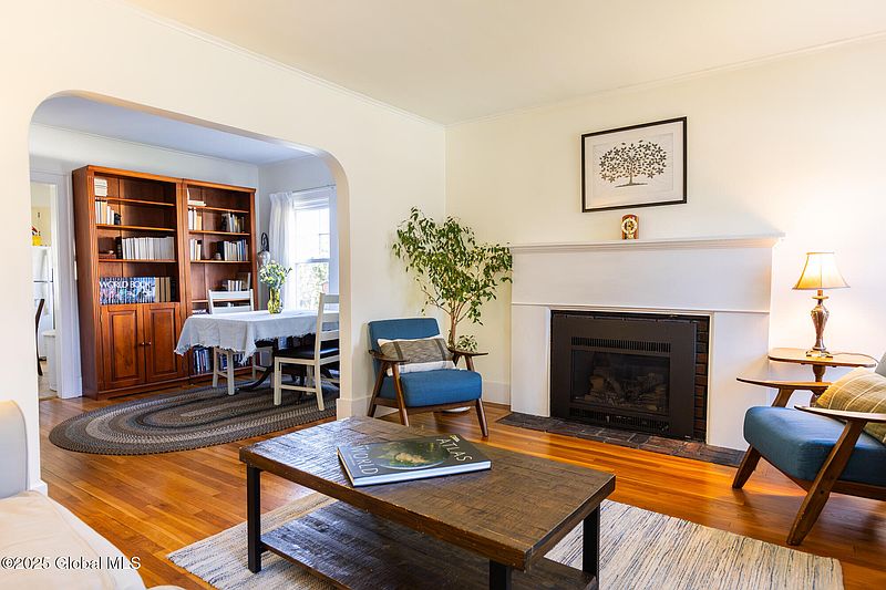 4th image of 11 Jackson Avenue