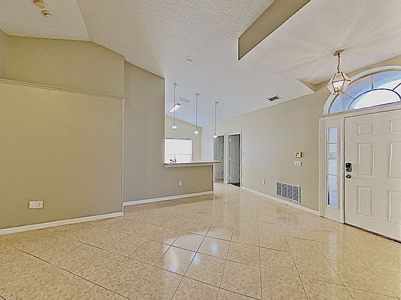 4th image of 166 Thornbury Dr