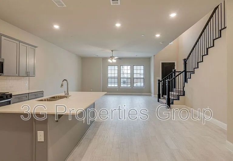 913 Ponds Edge Ln — Photo 13
