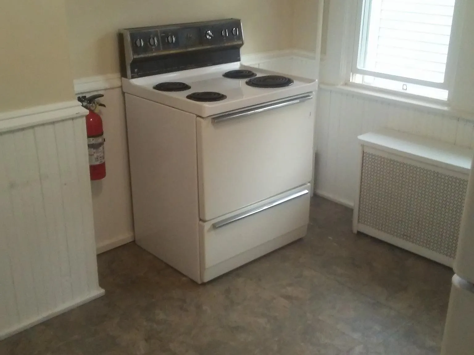 633 N Irving Ave — Photo 2