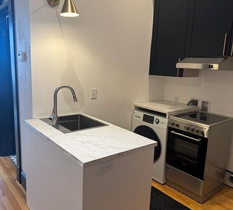 Kitchen Peninsula