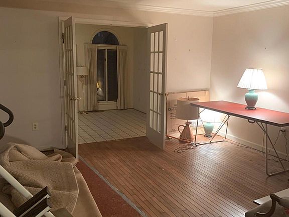 4th image of 5825 Winegrove Ct