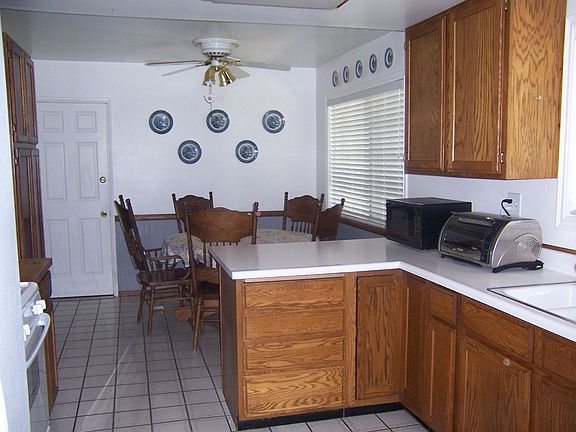 kitchen/dining area