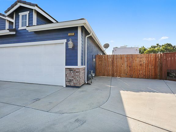 4th image of 1309 W Acres Way