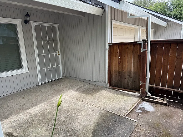 6893 Folsom Oaks Ct — Photo 2