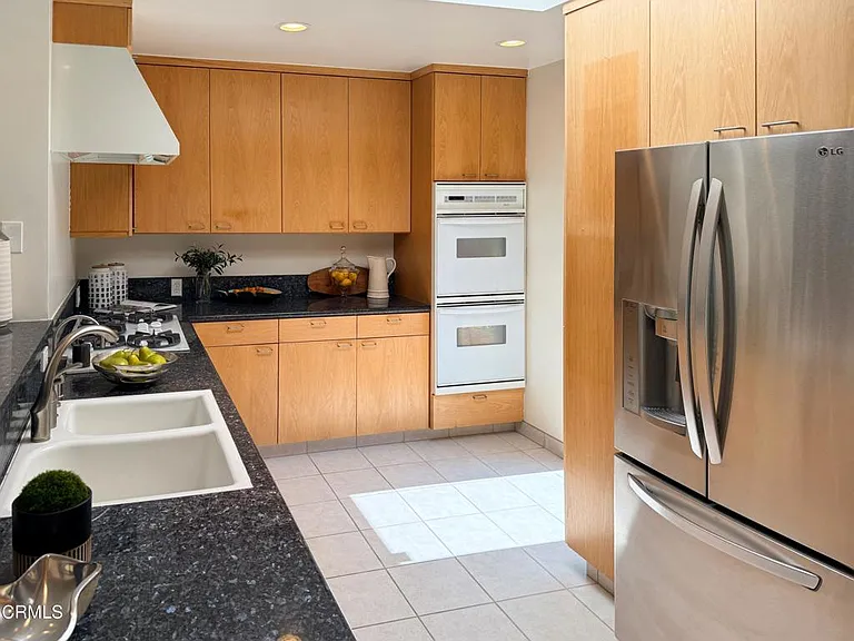 2107 Kress St — Photo 7