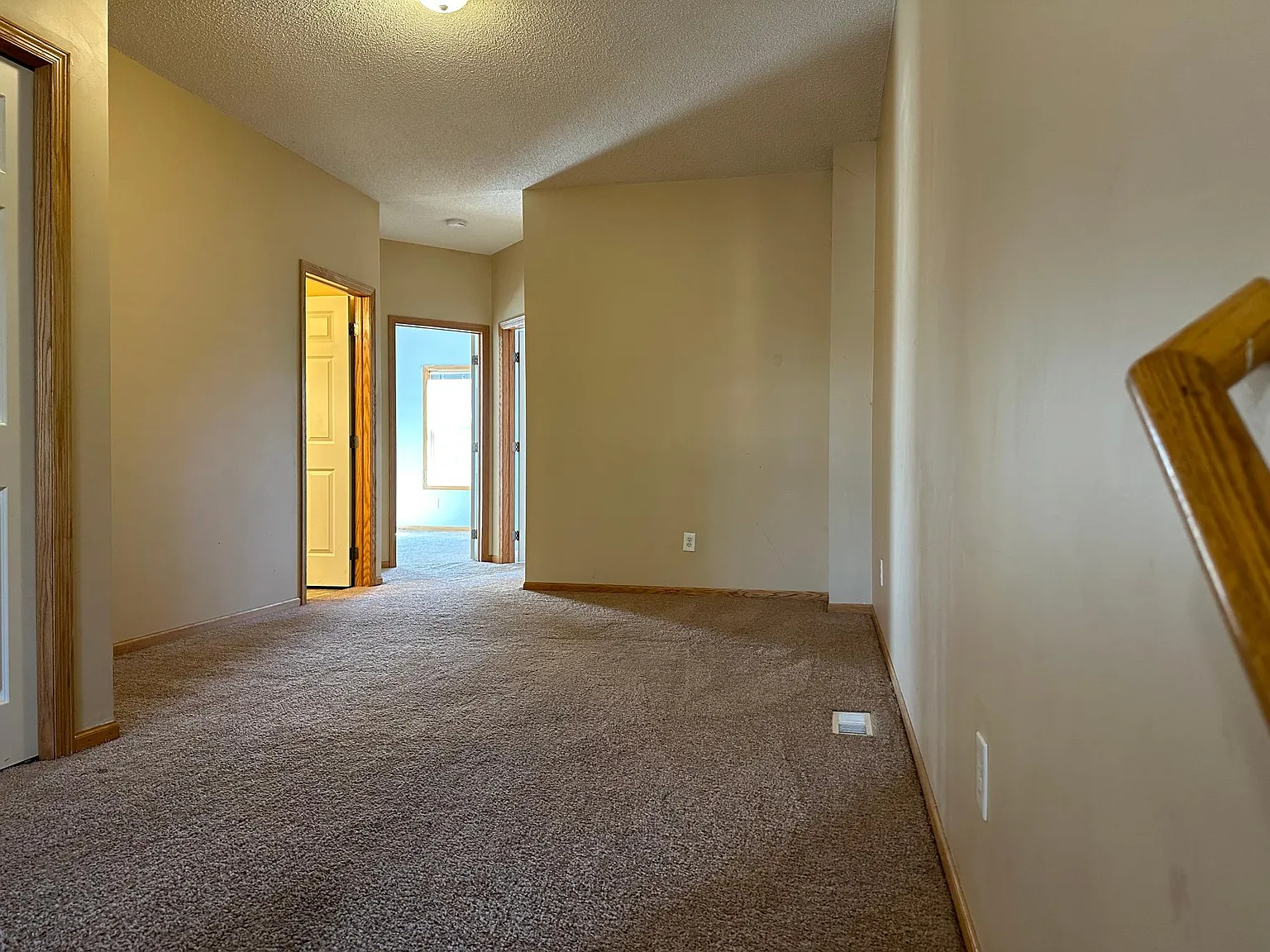 3 bed, 2.5 bath, 1952 sqft, $2,300 — Photo 2