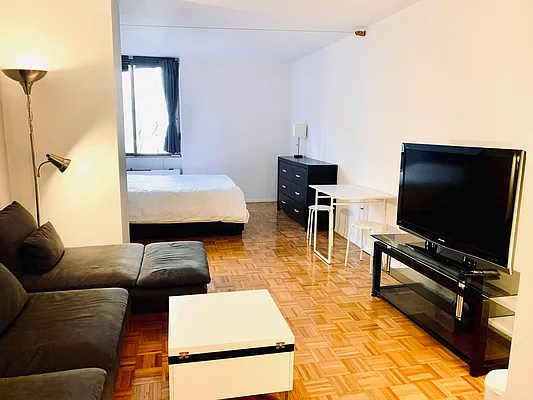 Rented by R New York | media 3