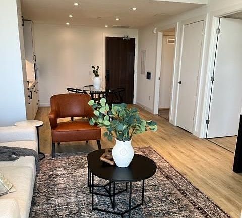 4th image of 741 King St W #706
