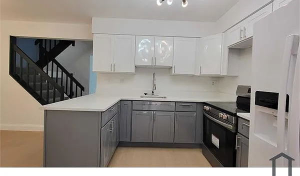 4 bed, 2200 sqft, $3,600 — Photo 2