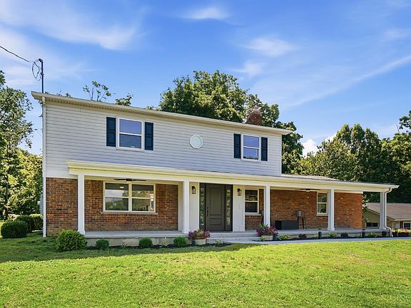 3rd image of 1594 Huntcrest Dr