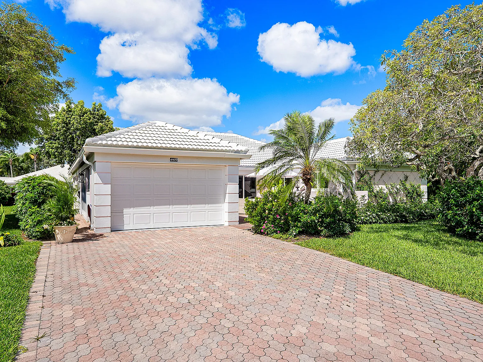 3 bed, 3.5 bath, 1866 sqft, $10,000 — Photo 3