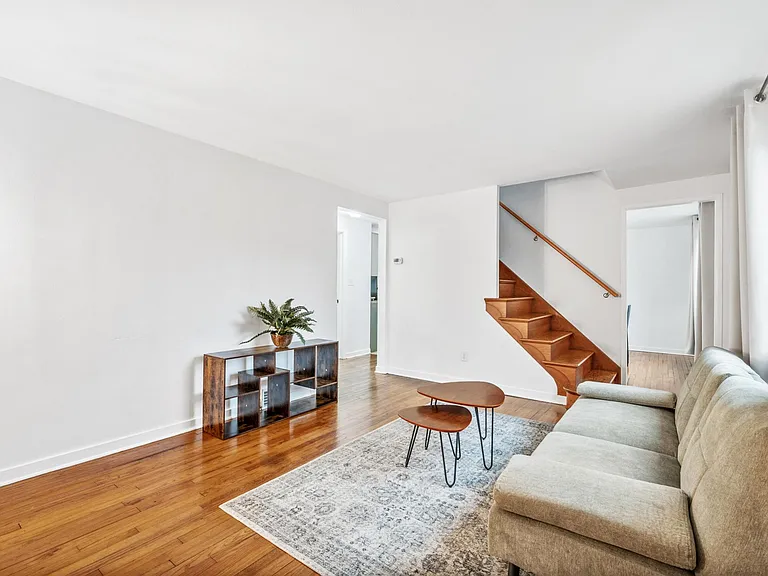250 Clifford Ave — Photo 3