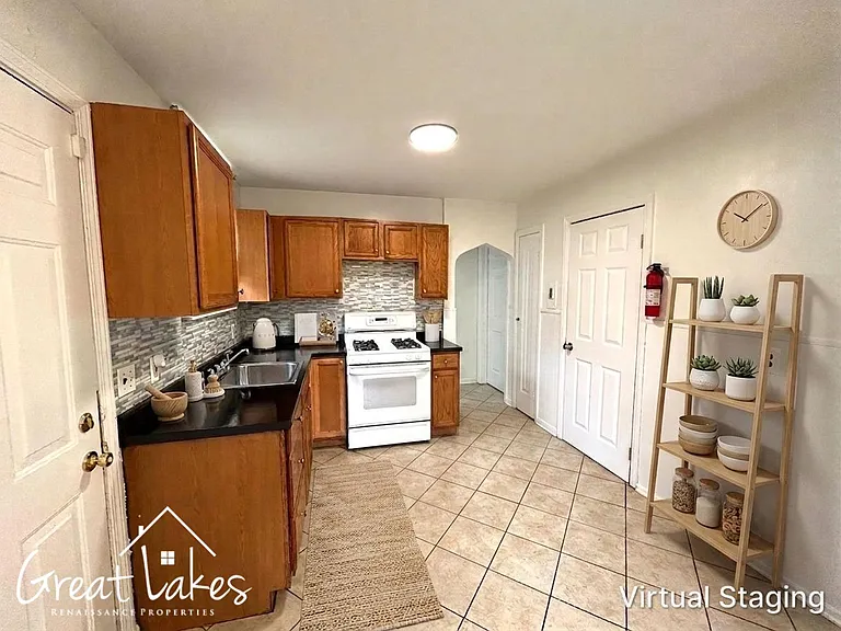 5233 Farmbrook St — Photo 4