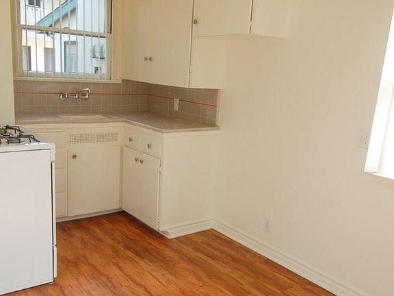4th image of 301 Avenida Del Mar APT A