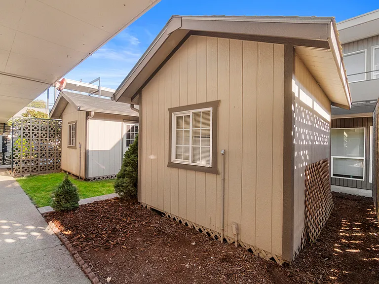 WhiteRock Apartments — Photo 26