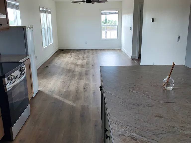 KITCHE TO LARGE FAMILY ROOM