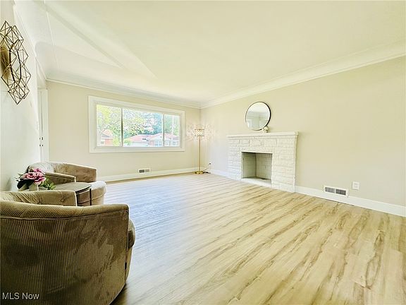3rd image of 19205 Mayfair Ln