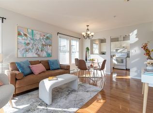 1536 Hillside Ave #401, Victoria, BC V8T2C2