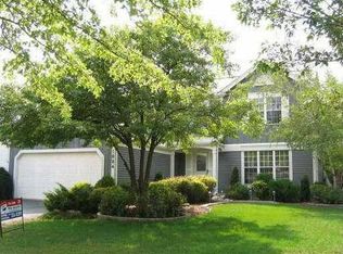 1084 Baybrook Ln, Carol Stream, IL 60188