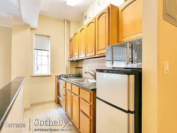 3rd image of 20 Continental Ave APT 5A