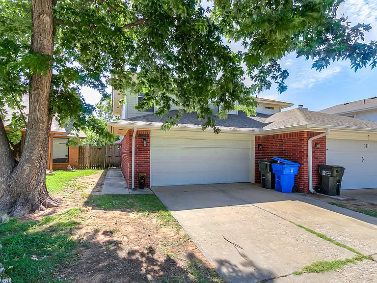 323 Potomac Dr — Photo 4