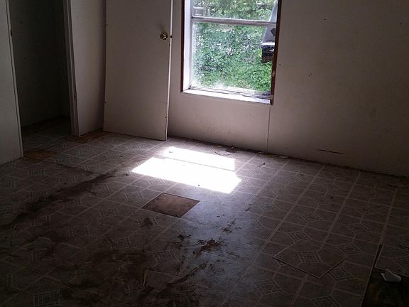 Bedroom redid this bedroom so floor is redone these are old 