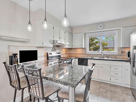 4th image of 57 Colony South Dr