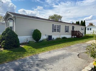 6 Blue Bird Ln, Beecher, IL 60401