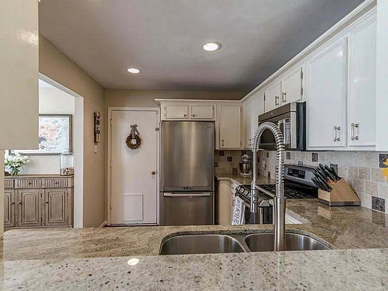 28 Fallenstone Dr — Photo 6