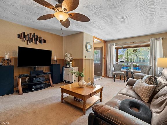 3rd image of 46 Menzie Ave