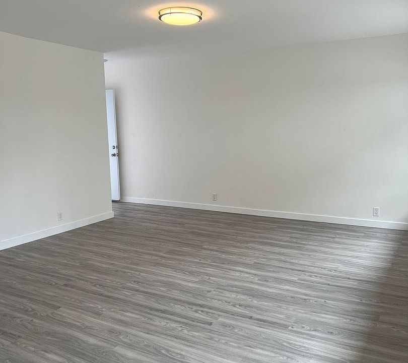 1st image of 14317 Haynes St APT 1