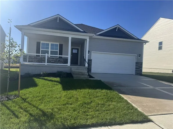 19631 W 201st St, Spring Hill, KS 66083