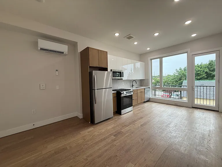 40 Lembeck Ave #306G — Photo 8