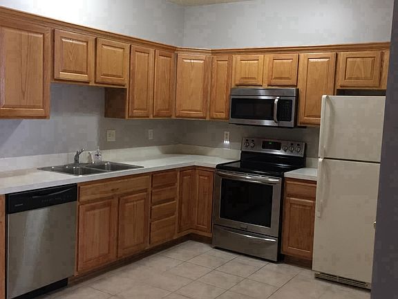 Main Level - Kitchen 