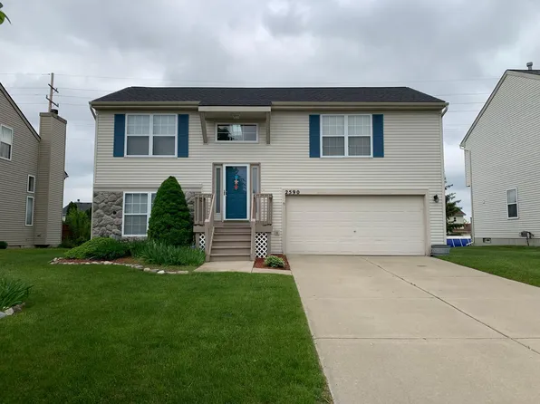 2590 Driftwood Dr, Waterford, MI 48329