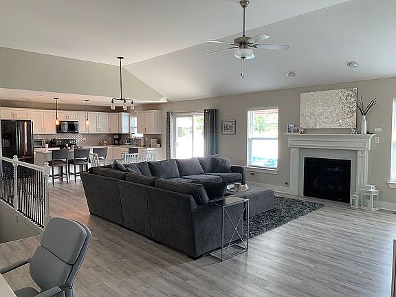 3rd image of 1622 Talon Dr
