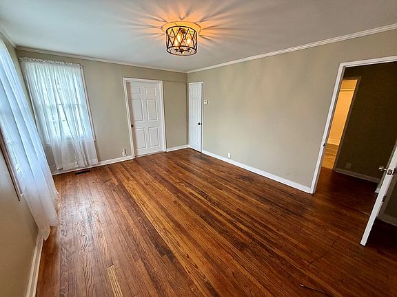 2nd image of 1608 Garland Pl