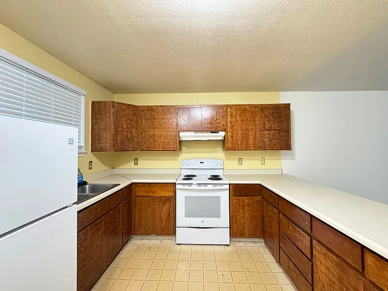 2148 Primrose Dr #6 — Photo 9