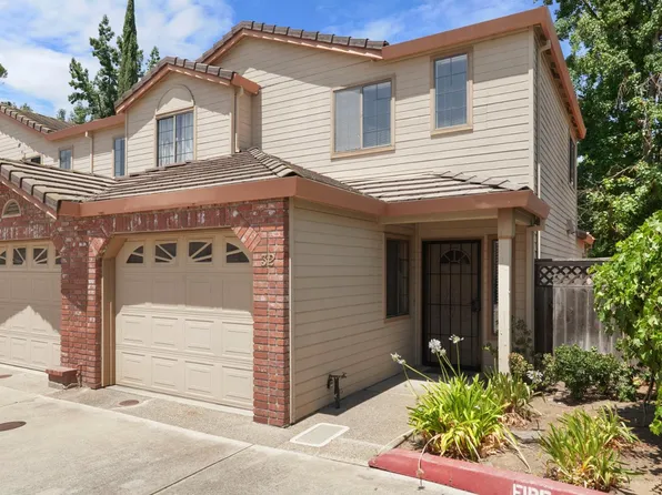 2250 Scarborough Dr APT 32, Lodi, CA 95240