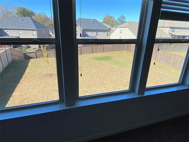 5650 Mirror Lake Dr — Photo 20
