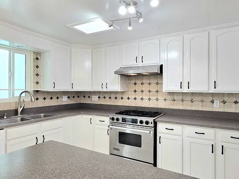 329 Orange St — Photo 1