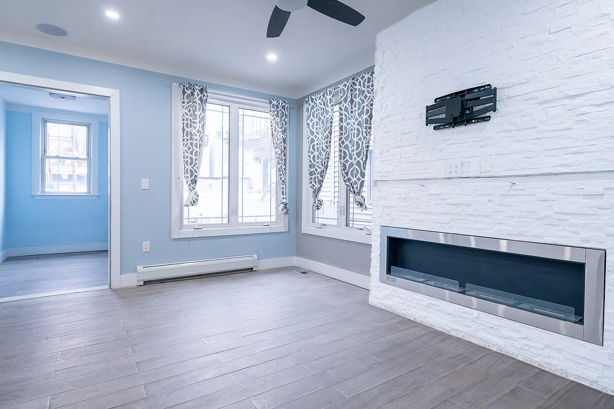 Building Photo - 234 Danforth Ave #1